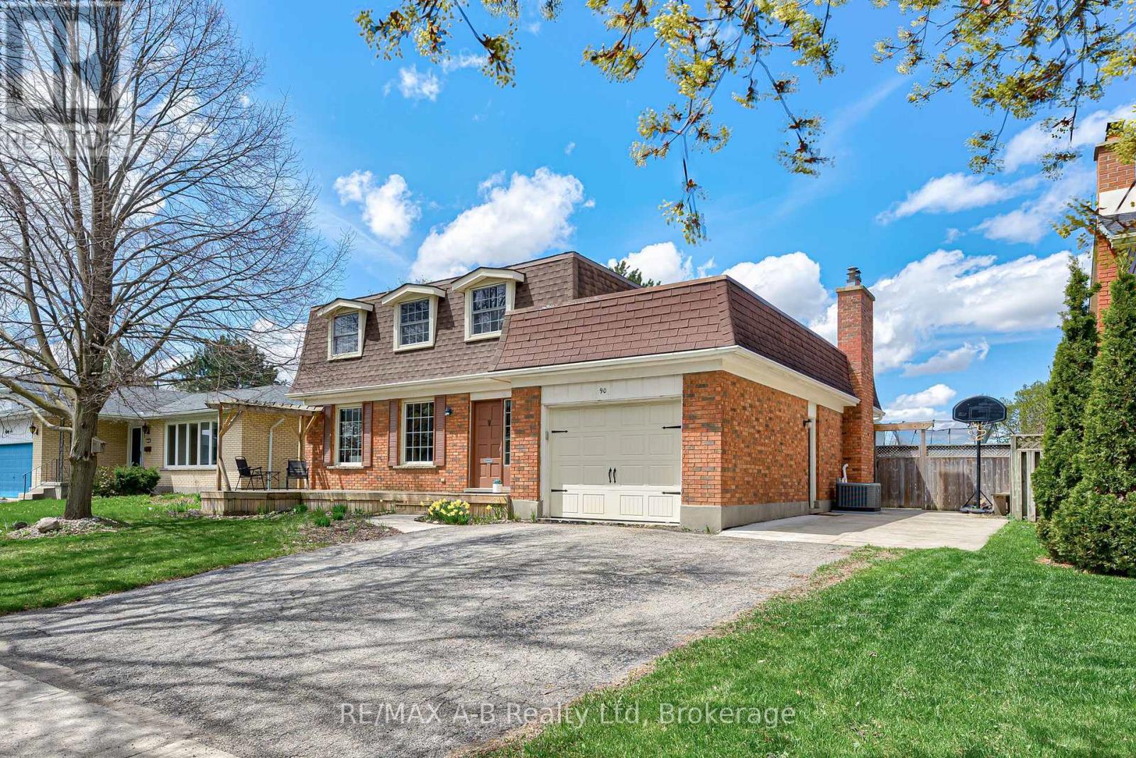 90 WINDEMERE CRESCENT