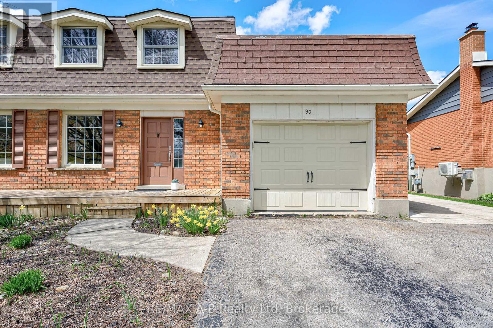 90 WINDEMERE CRESCENT