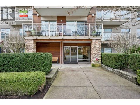 303 1033 ST. GEORGE'S AVENUE North Vancouver BC V7L3H5