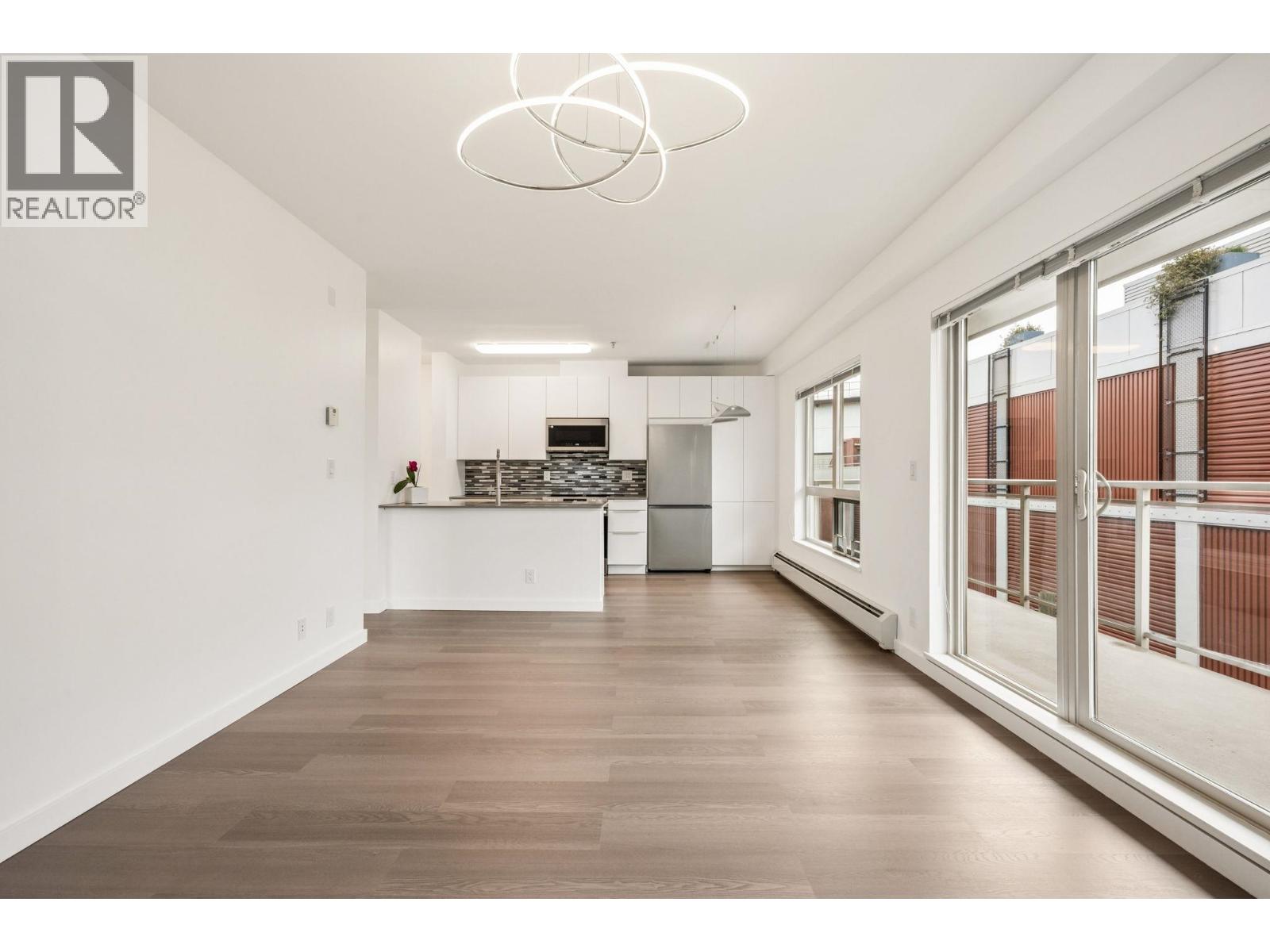 303 1033 ST. GEORGE'S AVENUE