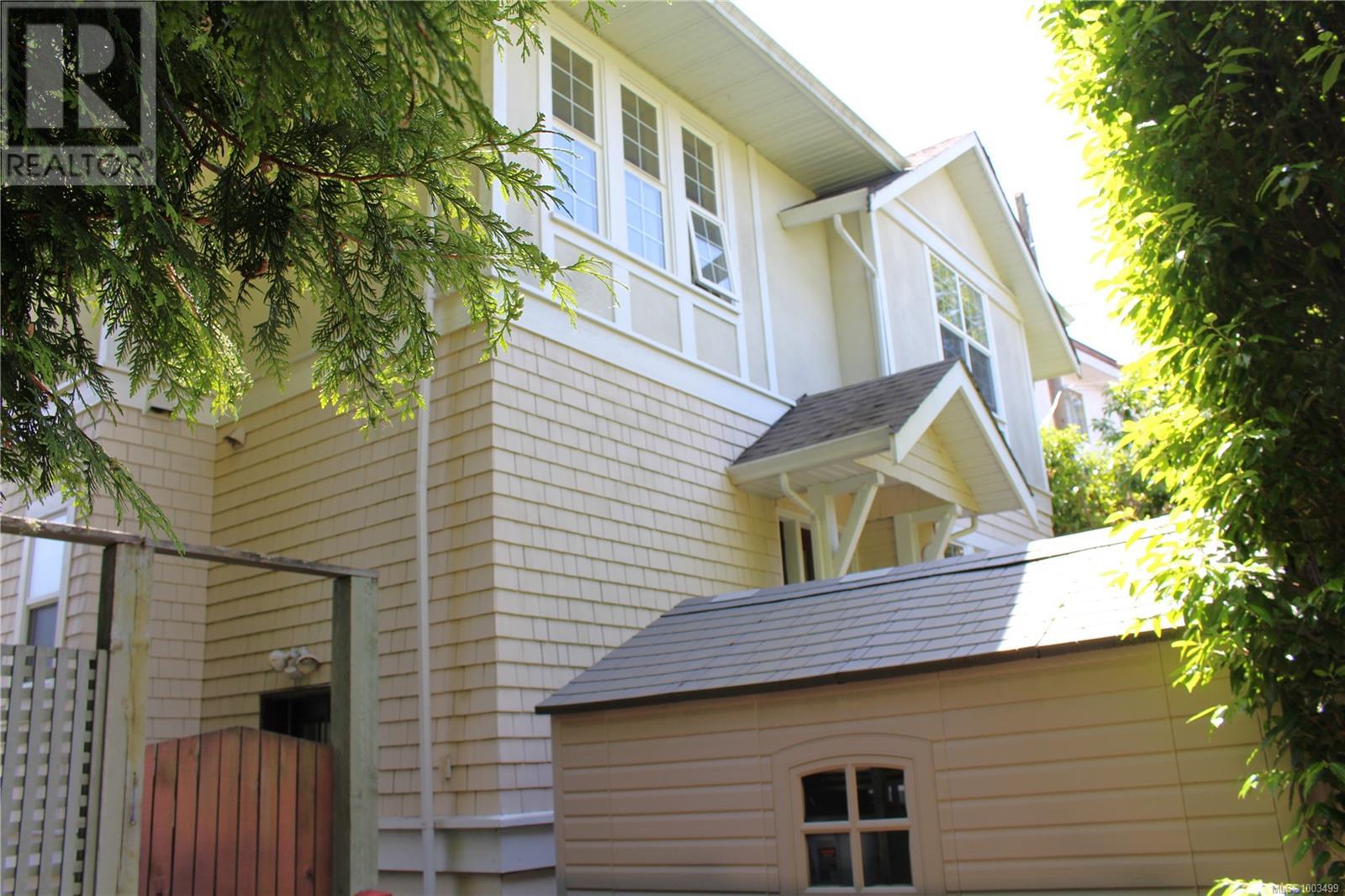 1046 St. Charles St
