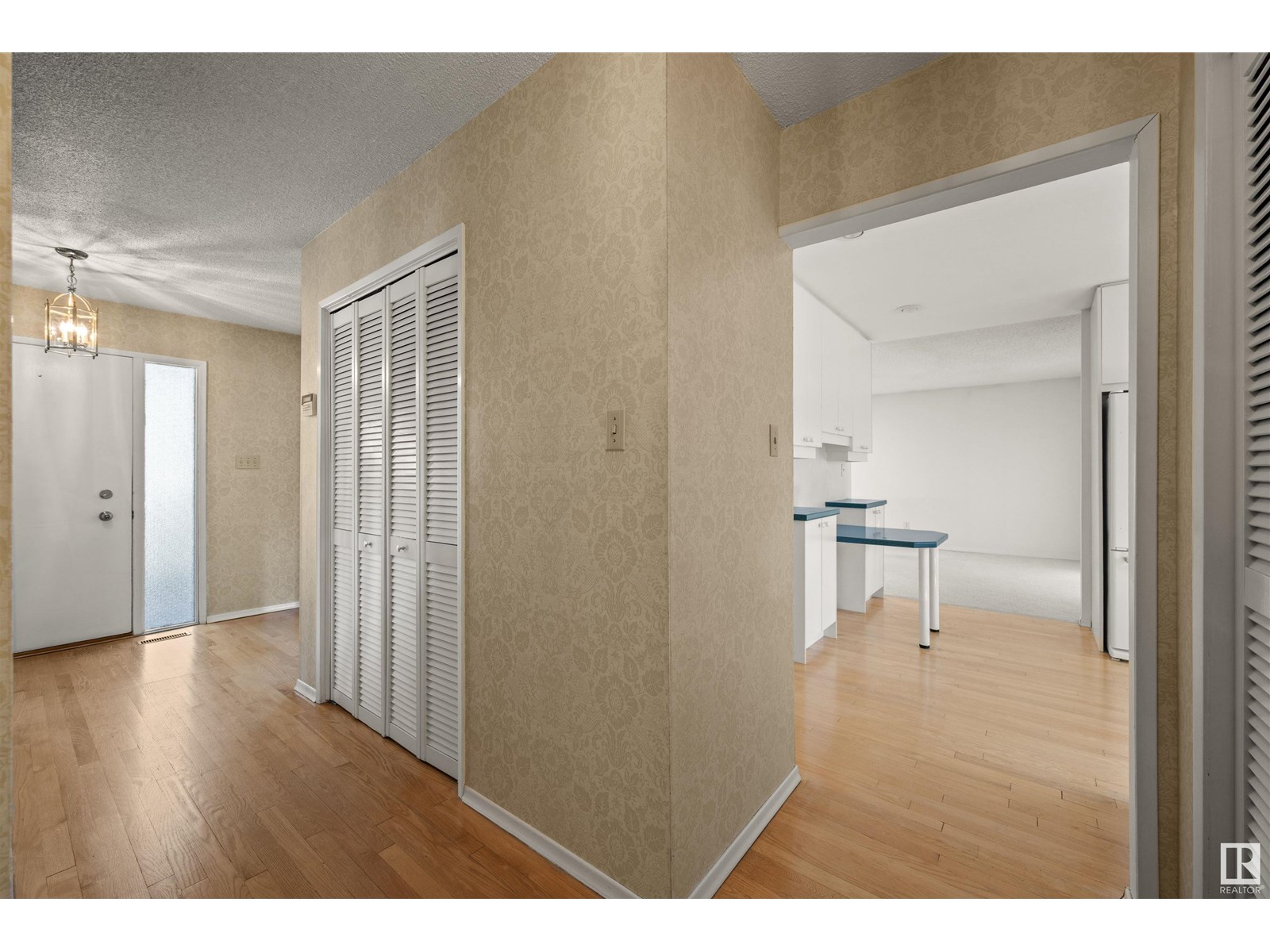 12411 47 AV NW