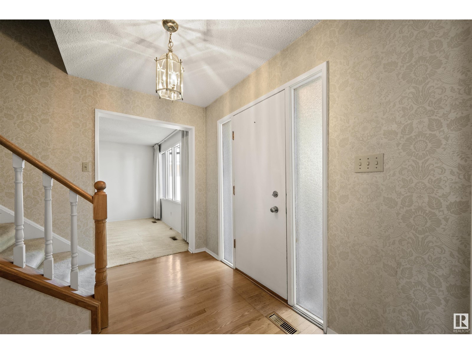 12411 47 AV NW