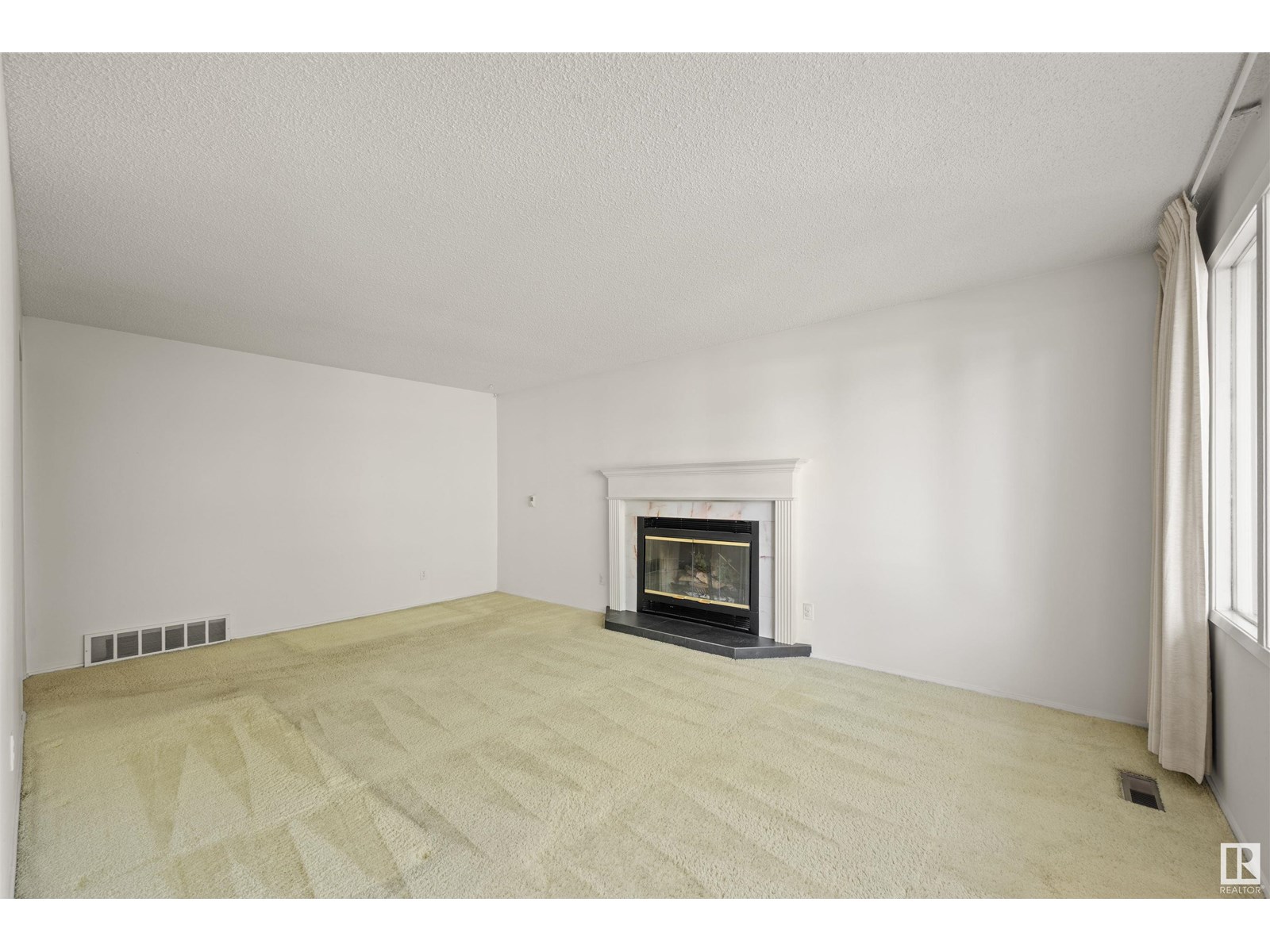 12411 47 AV NW
