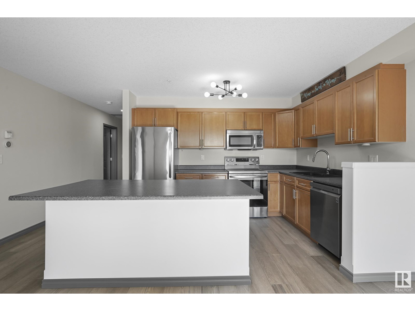 #216 1589 GLASTONBURY BV NW