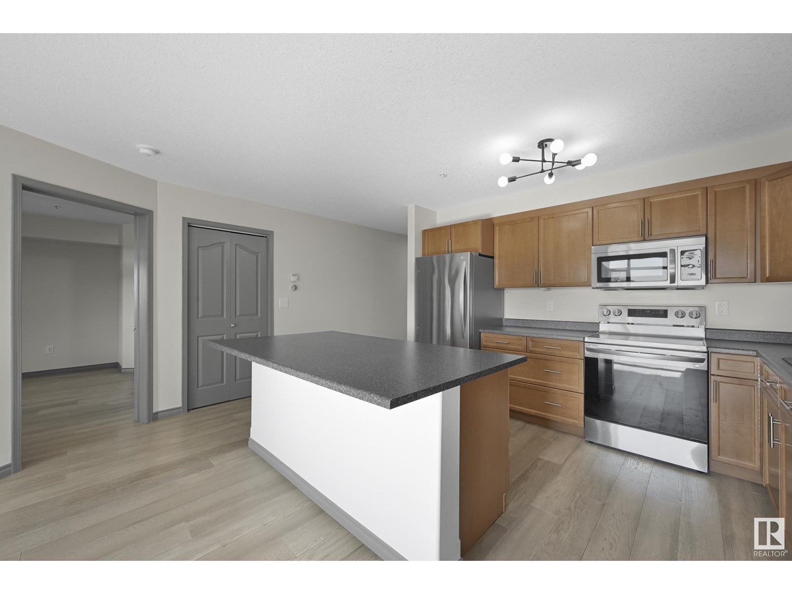 #216 1589 GLASTONBURY BV NW