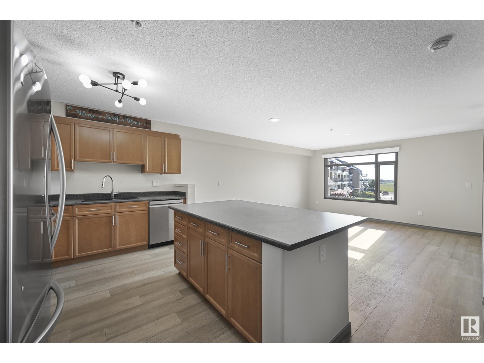 #216 1589 GLASTONBURY BV NW