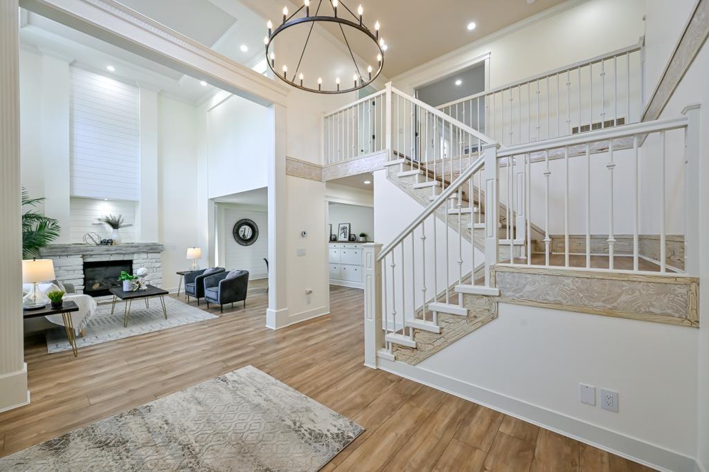 9709 CROWN CRESCENT