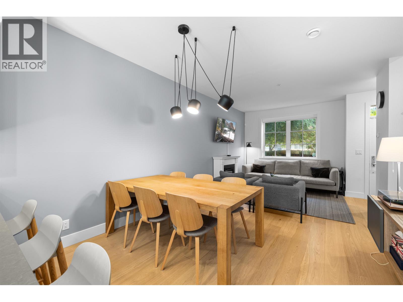 6 1133 RIDGEWOOD DRIVE