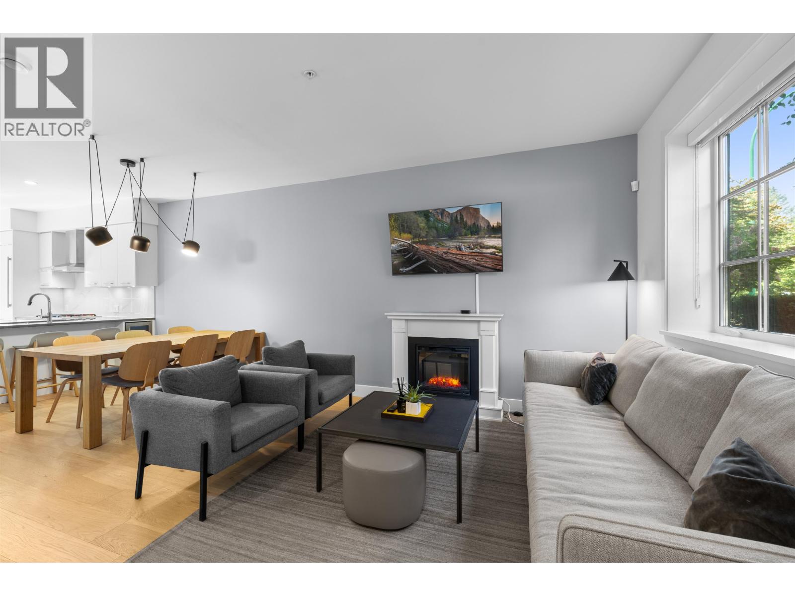 6 1133 RIDGEWOOD DRIVE