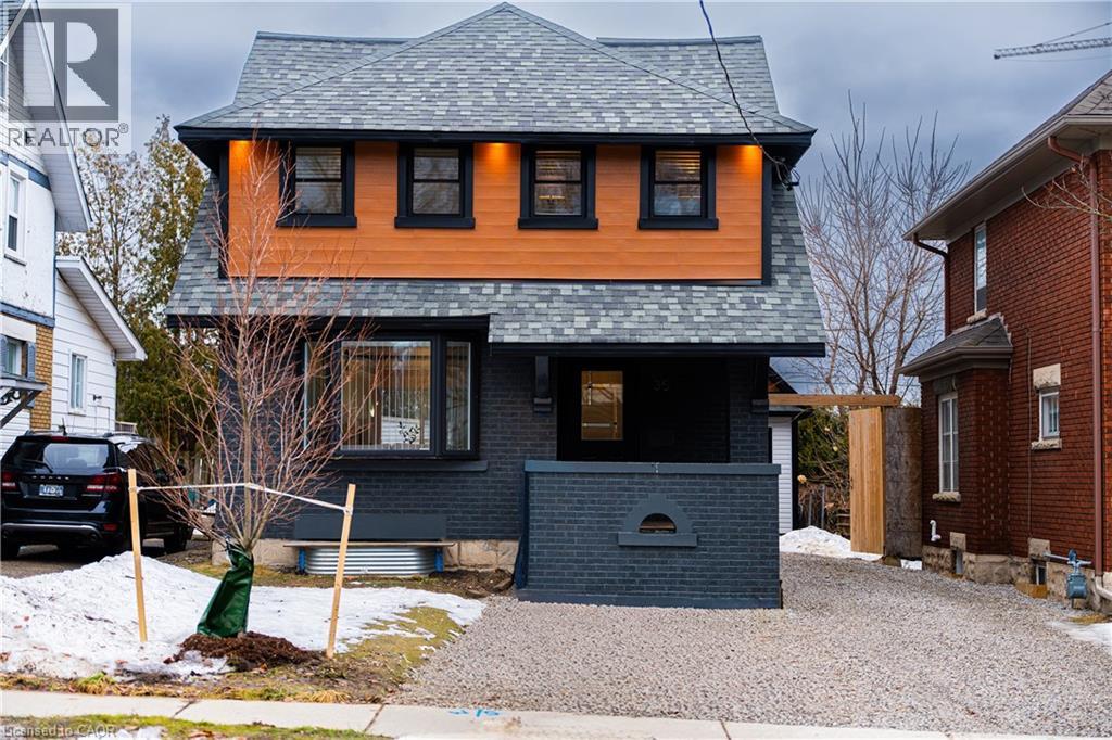 35 STIRLING Avenue N