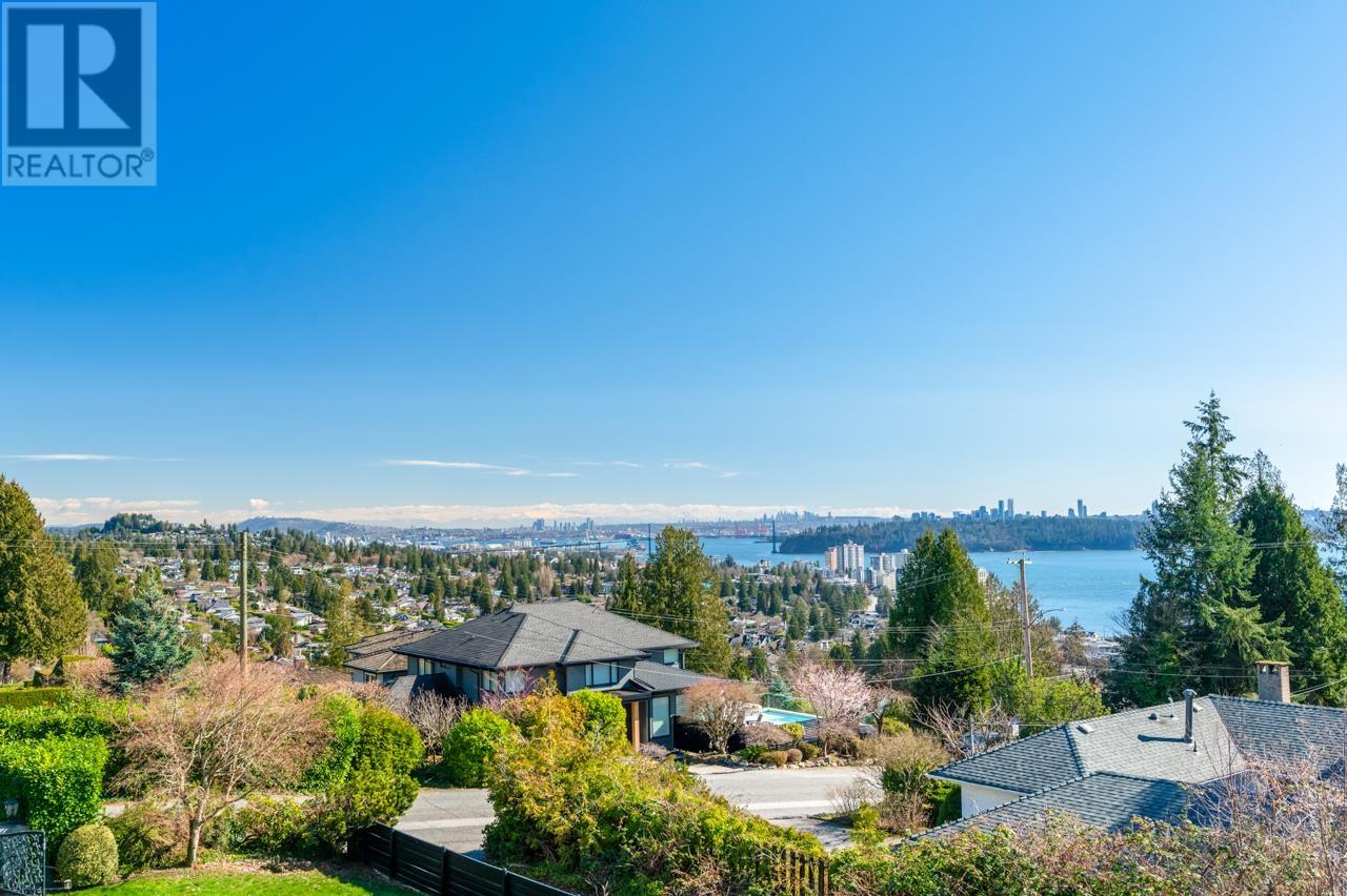 2616 PALMERSTON AVENUE