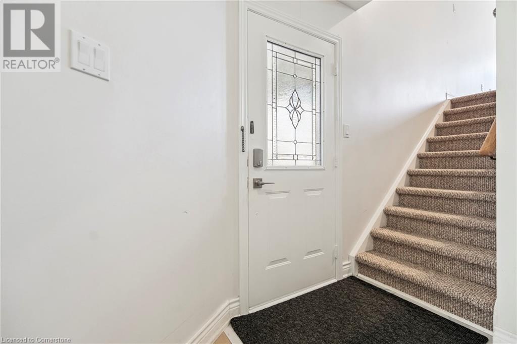 102 NISKA DR