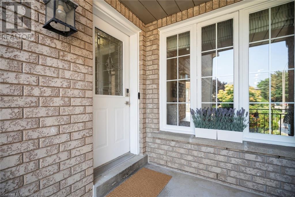 102 NISKA DR