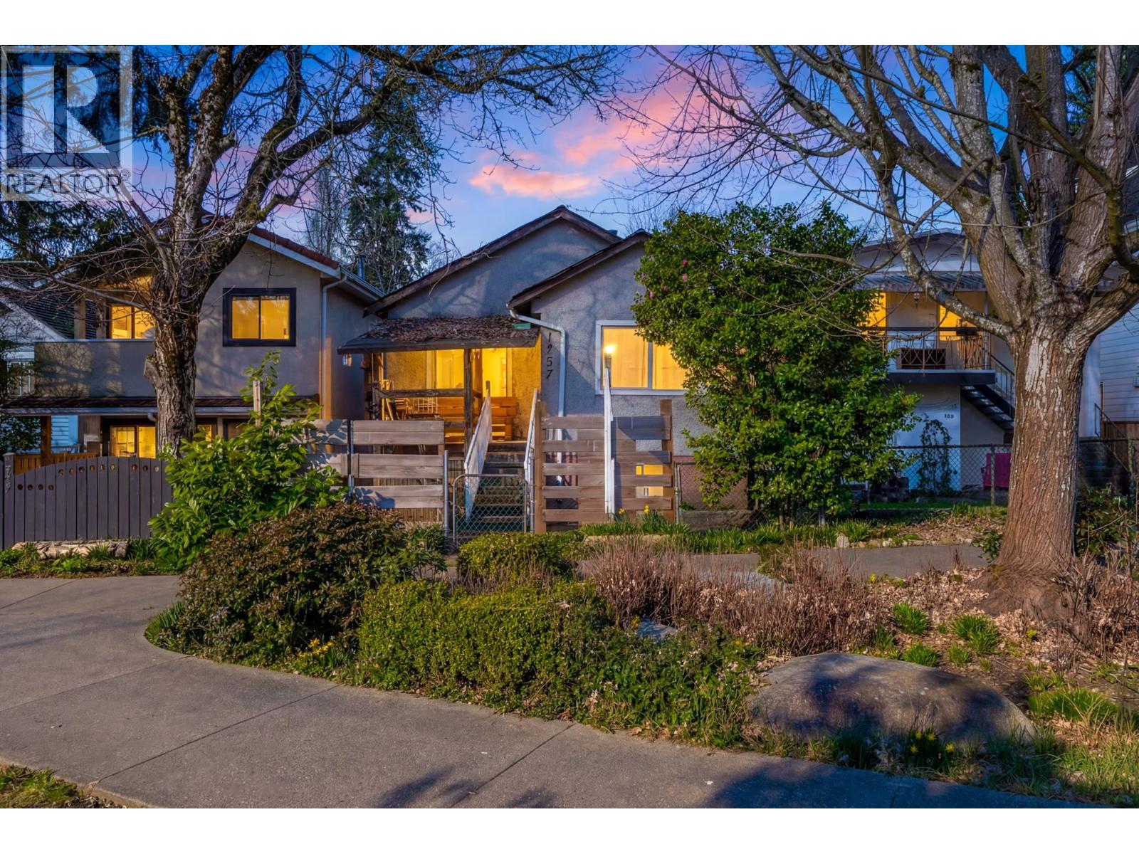 Photo 1 of 19 — 1757 E 8TH AVENUE, Vancouver, BC V5N1T7