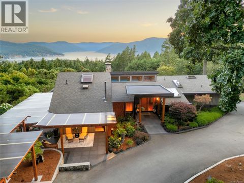 8100 Woodwyn Terr Central Saanich BC V8M1S2