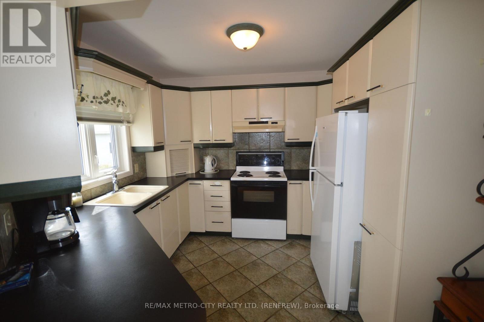 225 VANIER CRESCENT