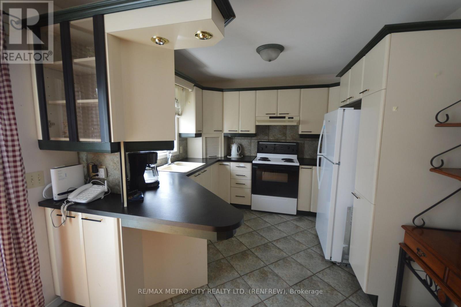 225 VANIER CRESCENT