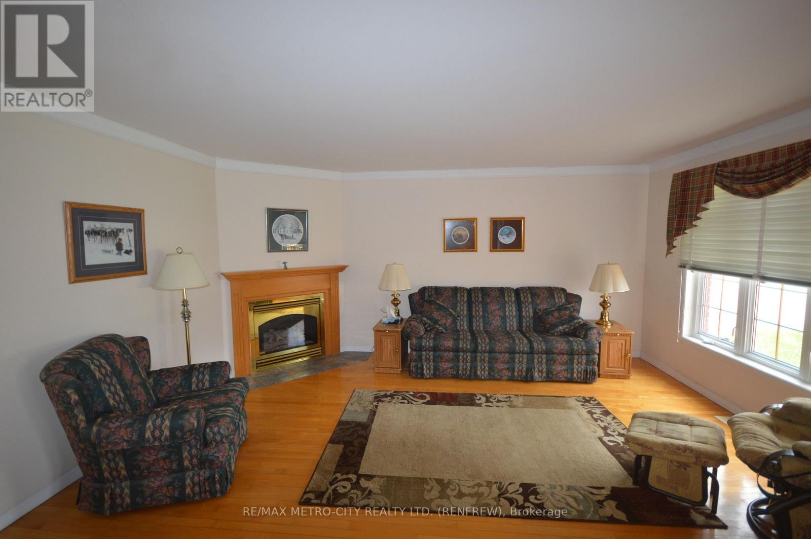 225 VANIER CRESCENT