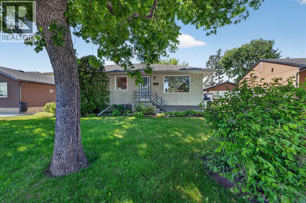 819 Thorneycroft Drive NW