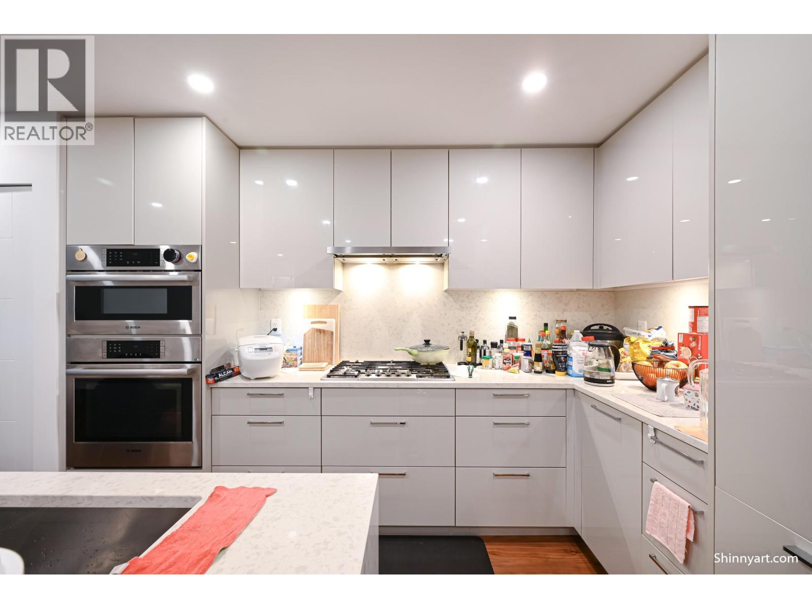 202 5058 CAMBIE STREET