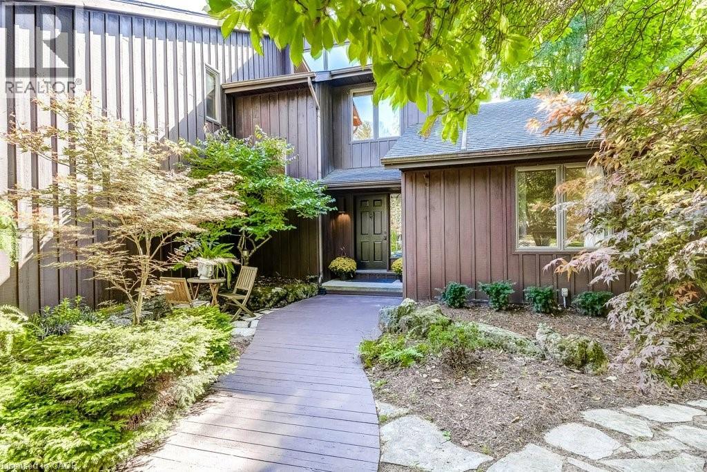 9 FORESTHILL Crescent