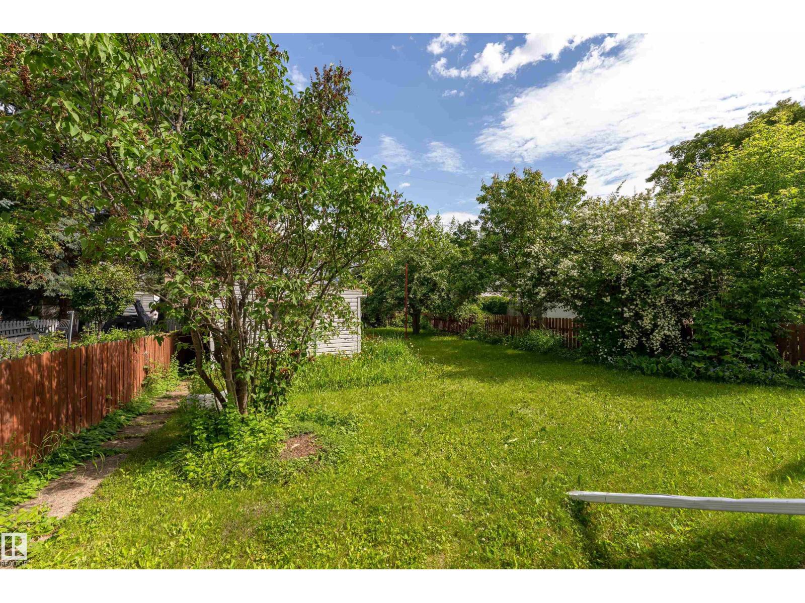 9642 72 AV NW NW