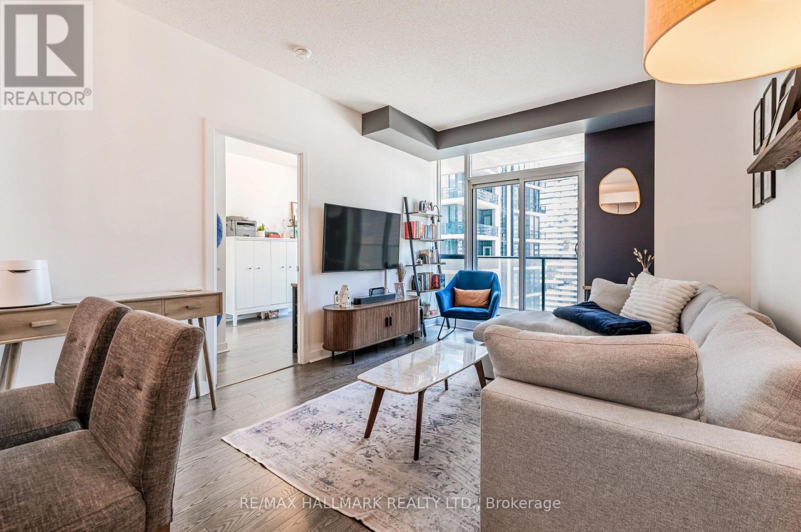 2211 - 18 HARBOUR STREET