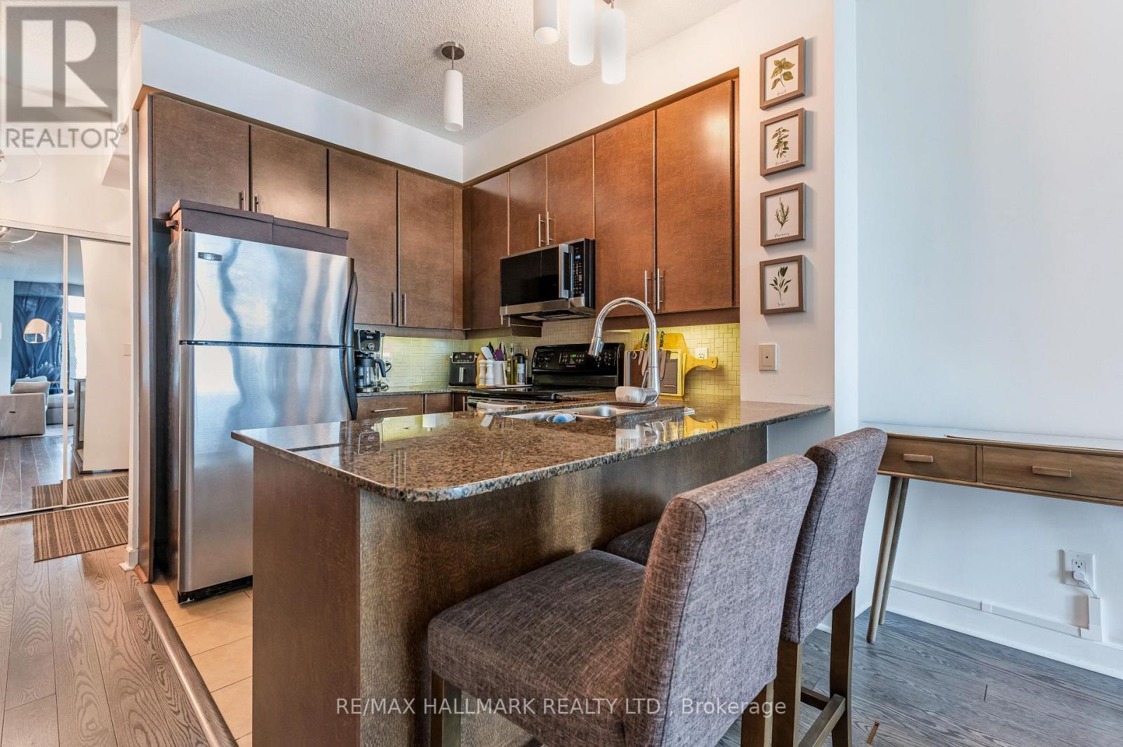 2211 - 18 HARBOUR STREET