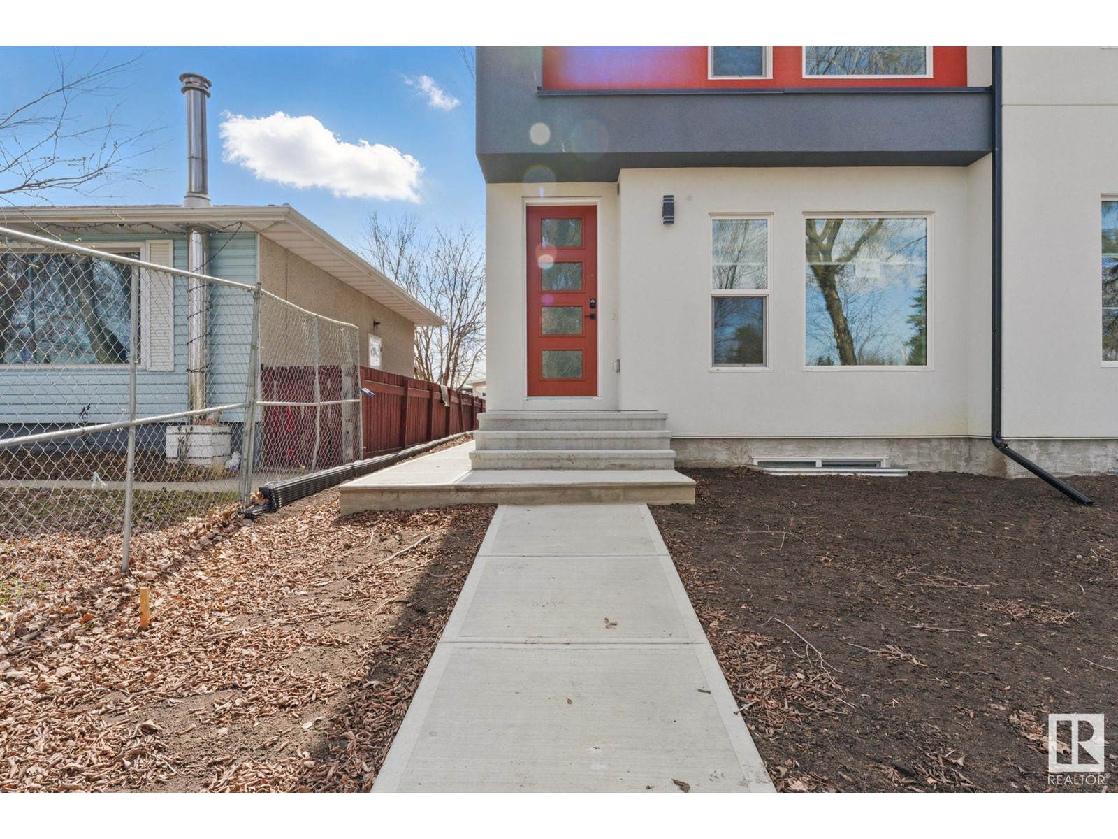 10415 68 AV NW