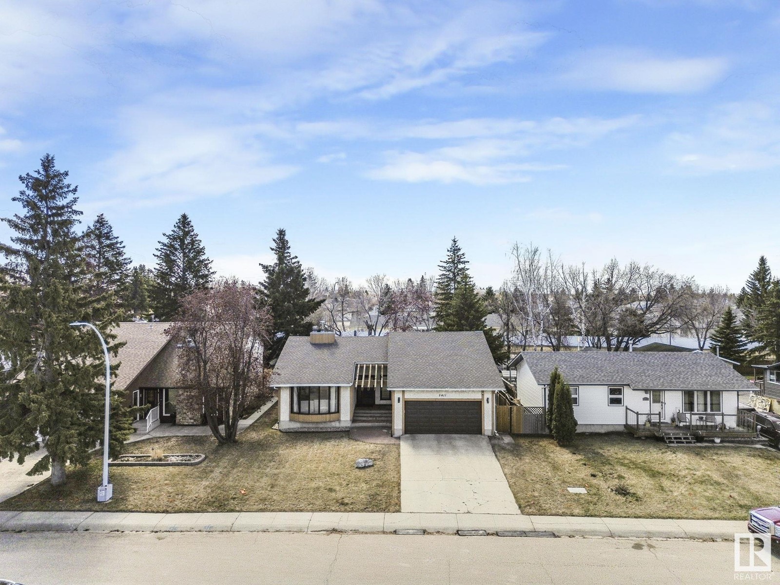 5411 17 AV NW NW