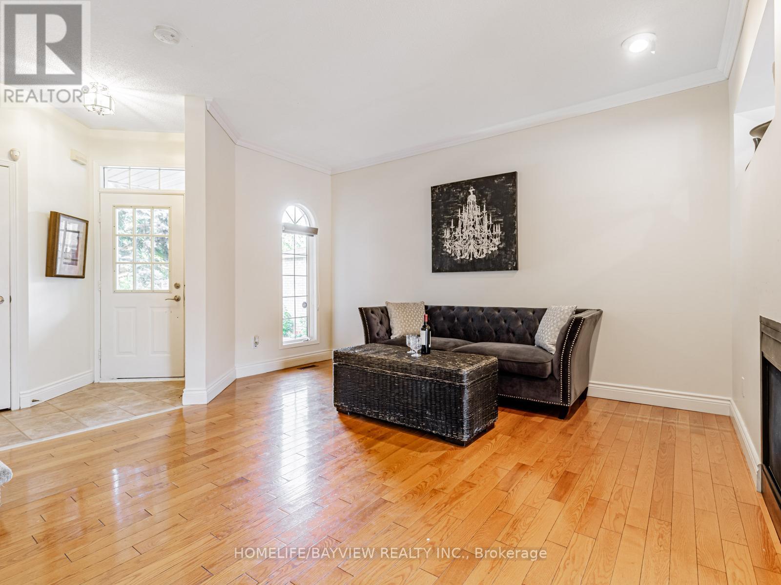 109 THICKET CRESCENT