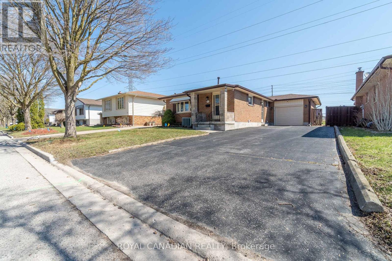 60 LYSANDA AVENUE