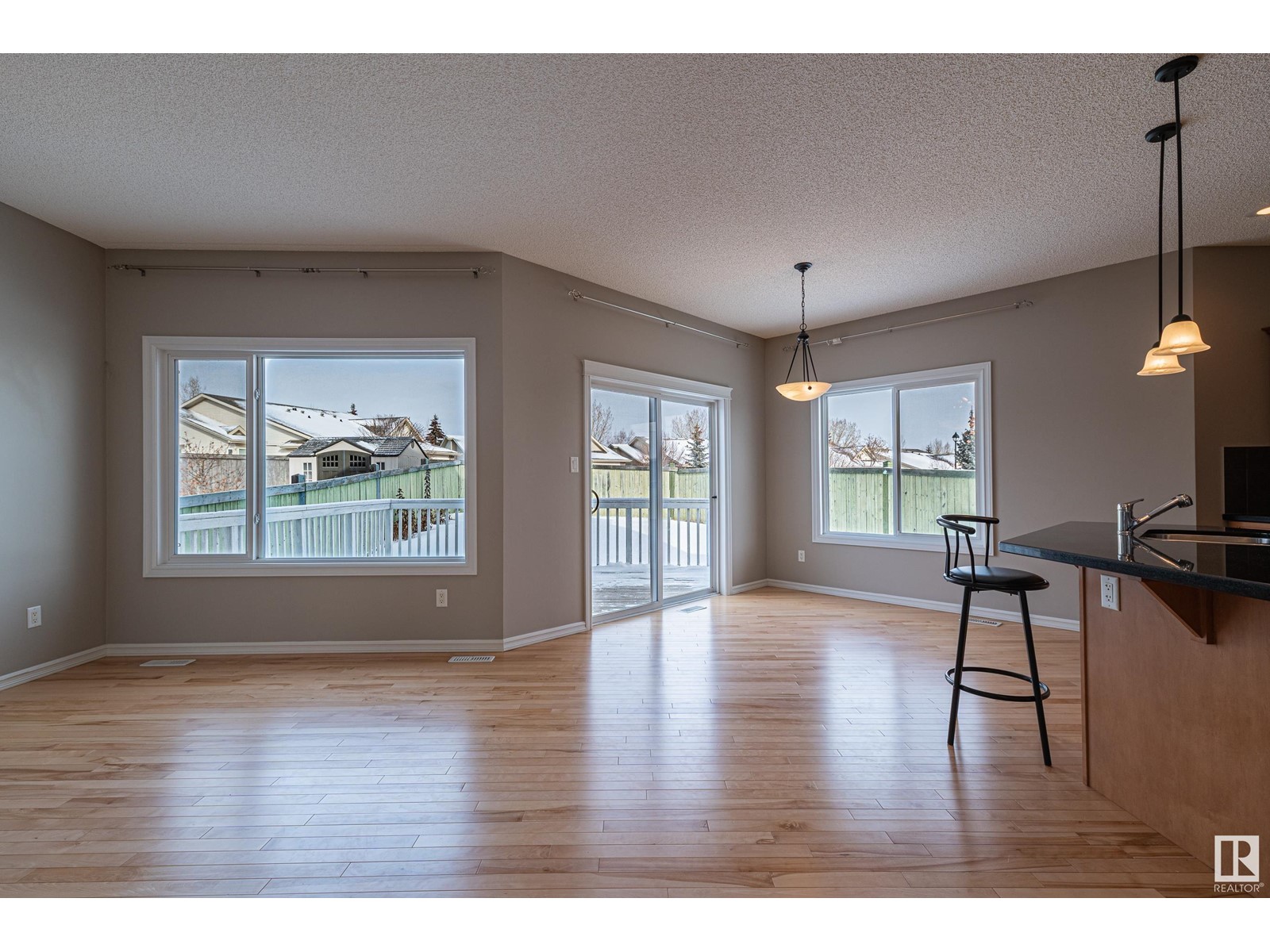 20604 92 AV NW