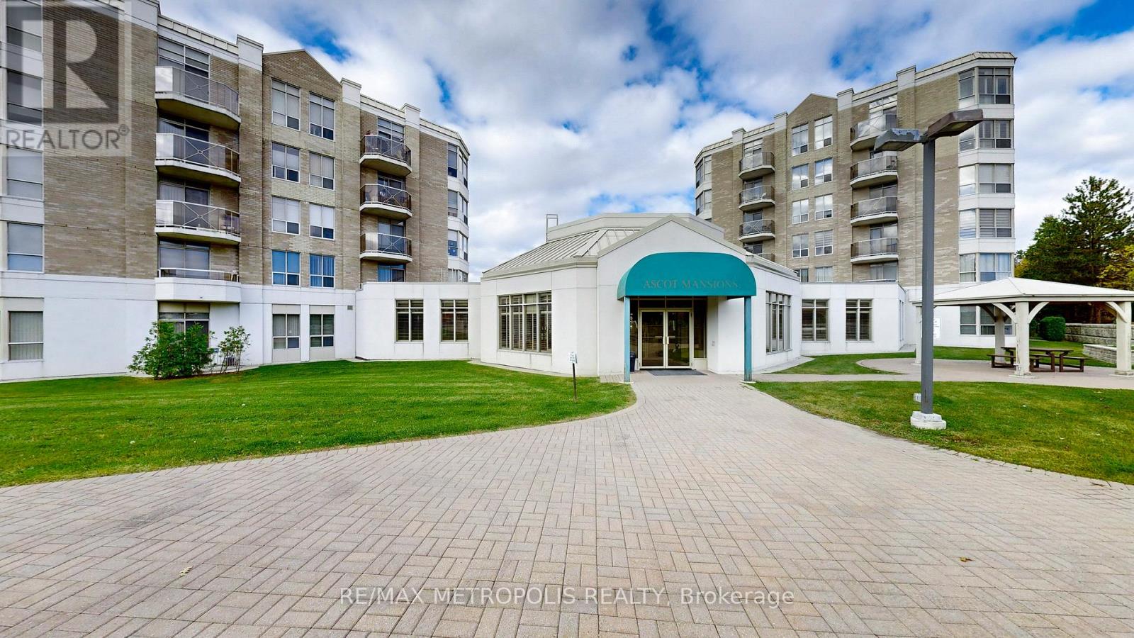 412 - 2200 JOHN STREET