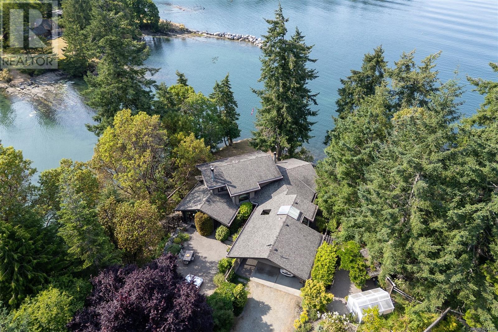 1 835 Sturdies Bay Rd