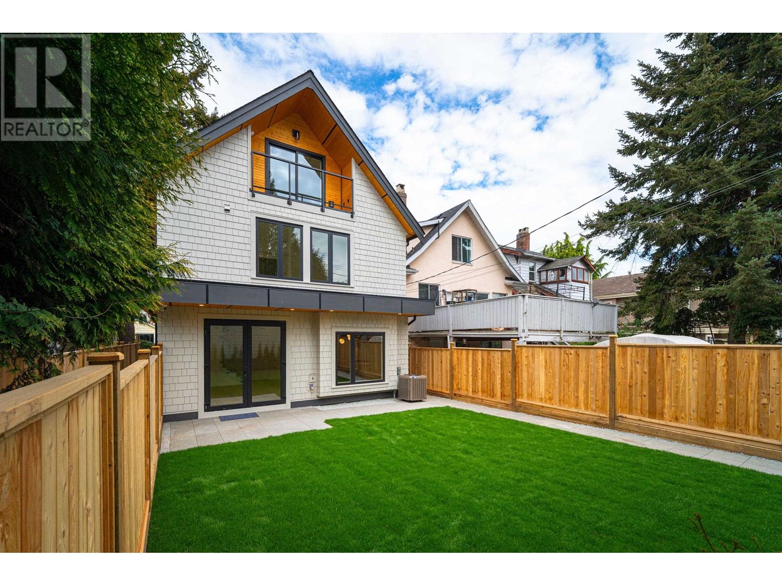 968 W 17TH AVENUE