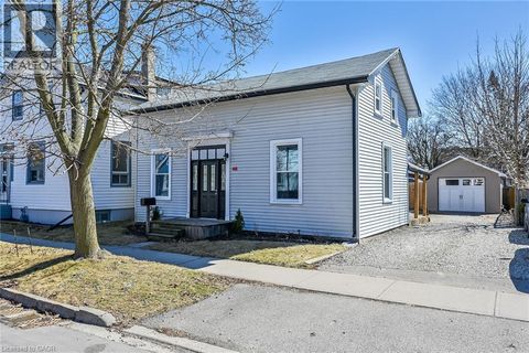 46 WALNUT Street Brantford ON L3T1H2