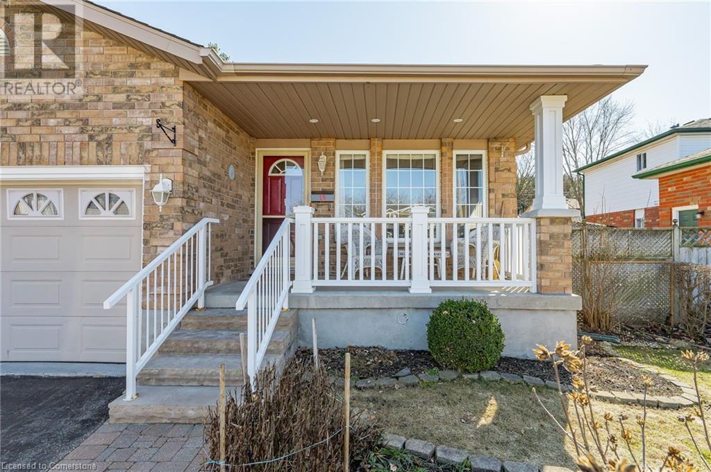 15 ABBEYWOOD Crescent