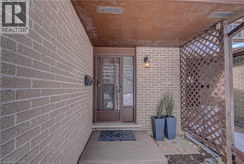 46 CEDARWOODS Crescent Unit# 6