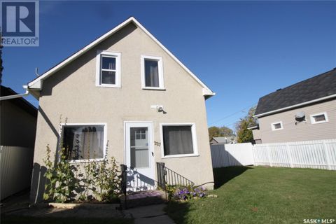 227 M AVENUE N Saskatoon SK S7L2S2