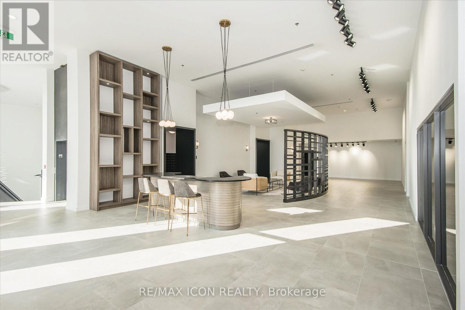 902 - 15 GLEBE STREET