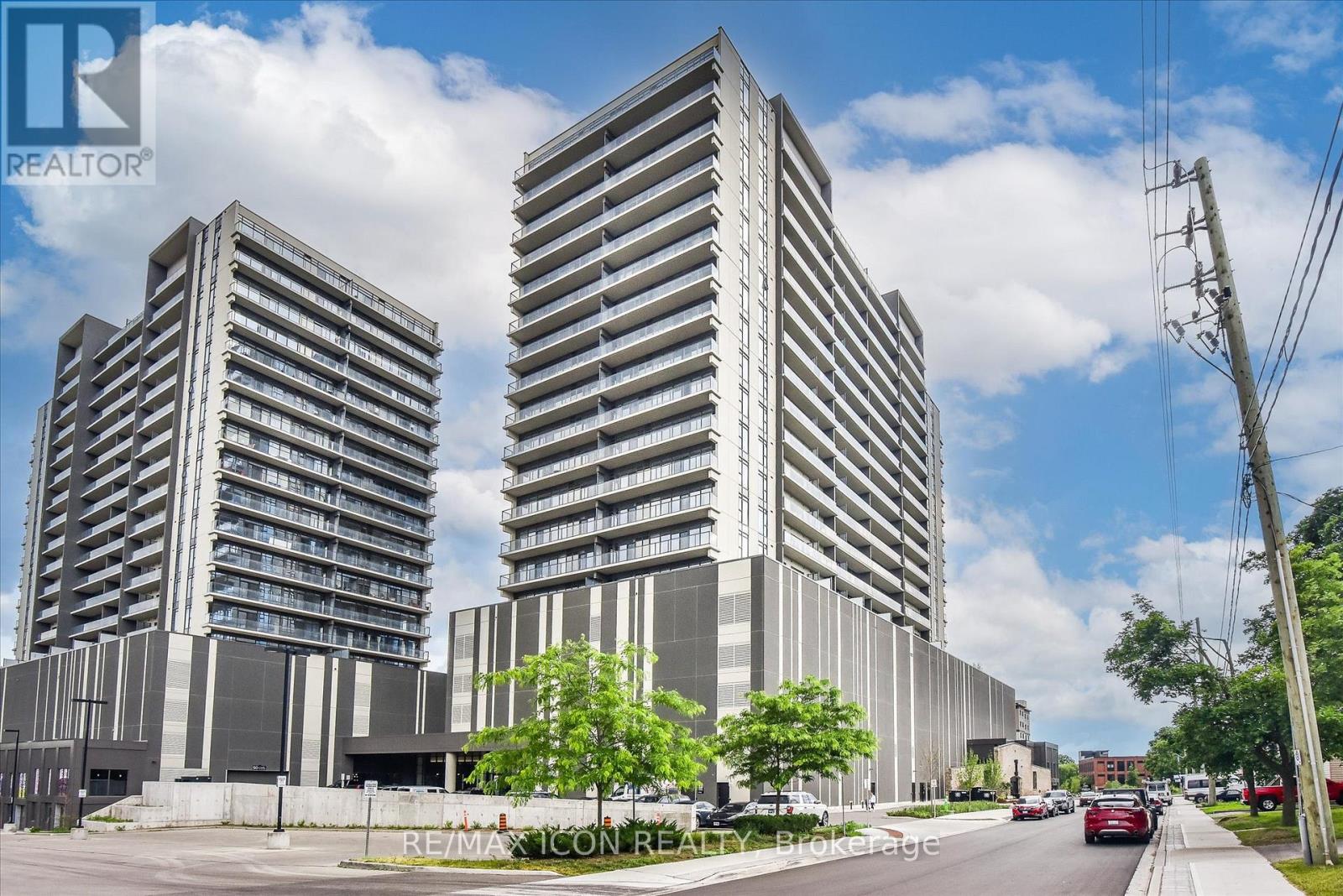 902 - 15 GLEBE STREET