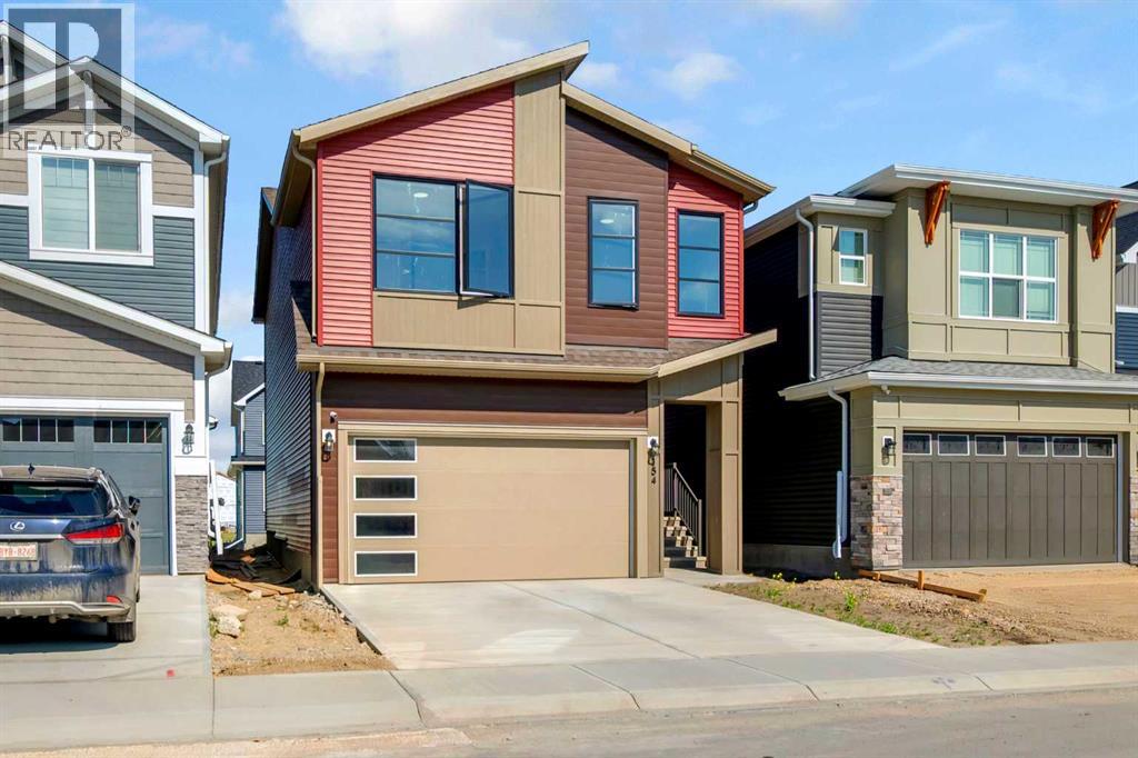 154 Silver Spruce Grove SW