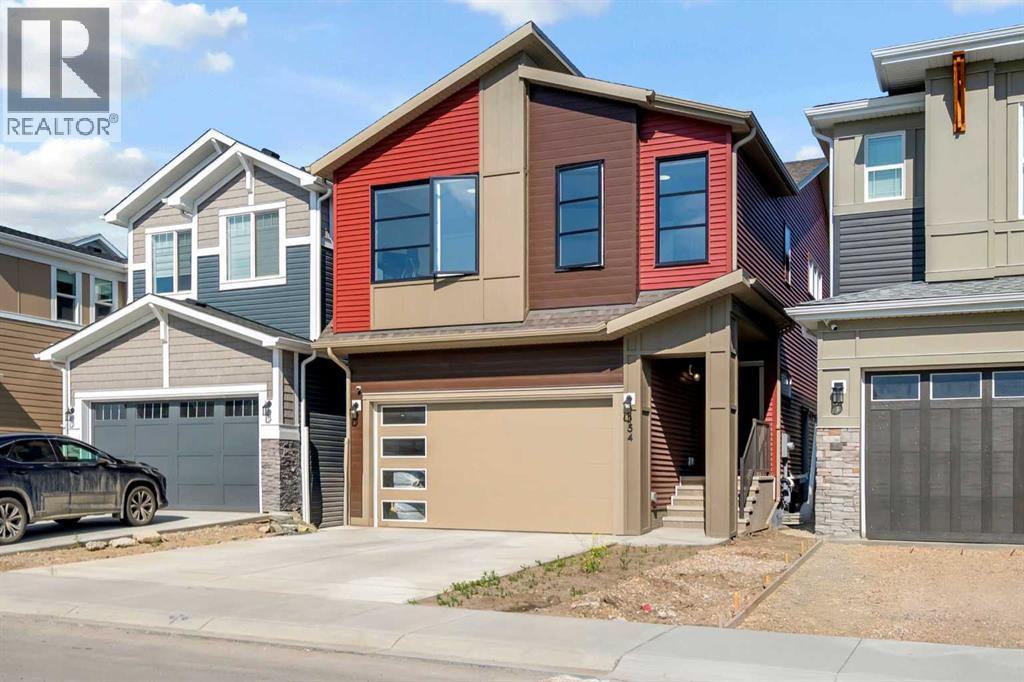 154 Silver Spruce Grove SW