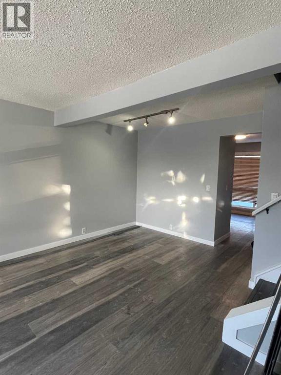 5, 220 Erin Mount Crescent SE