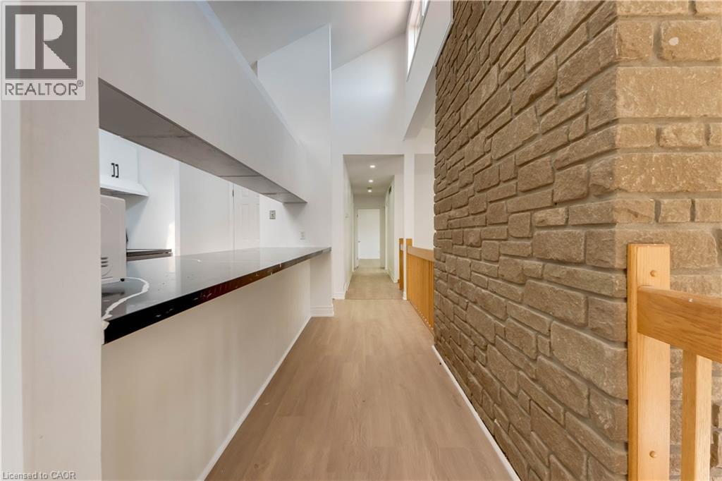 530 FOUNTAIN Street S