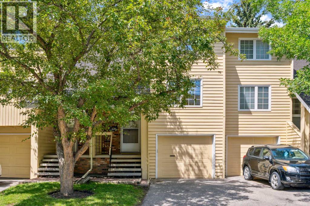 408 Point Mckay Gardens NW