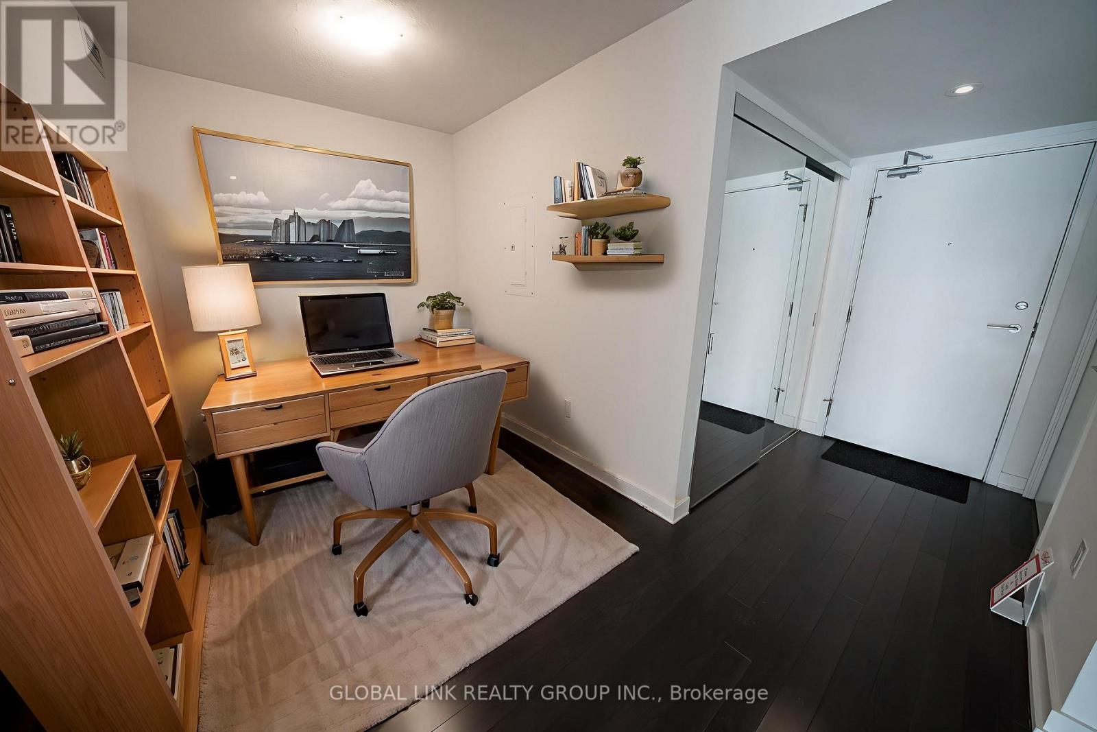 915 - 121 MCMAHON DRIVE