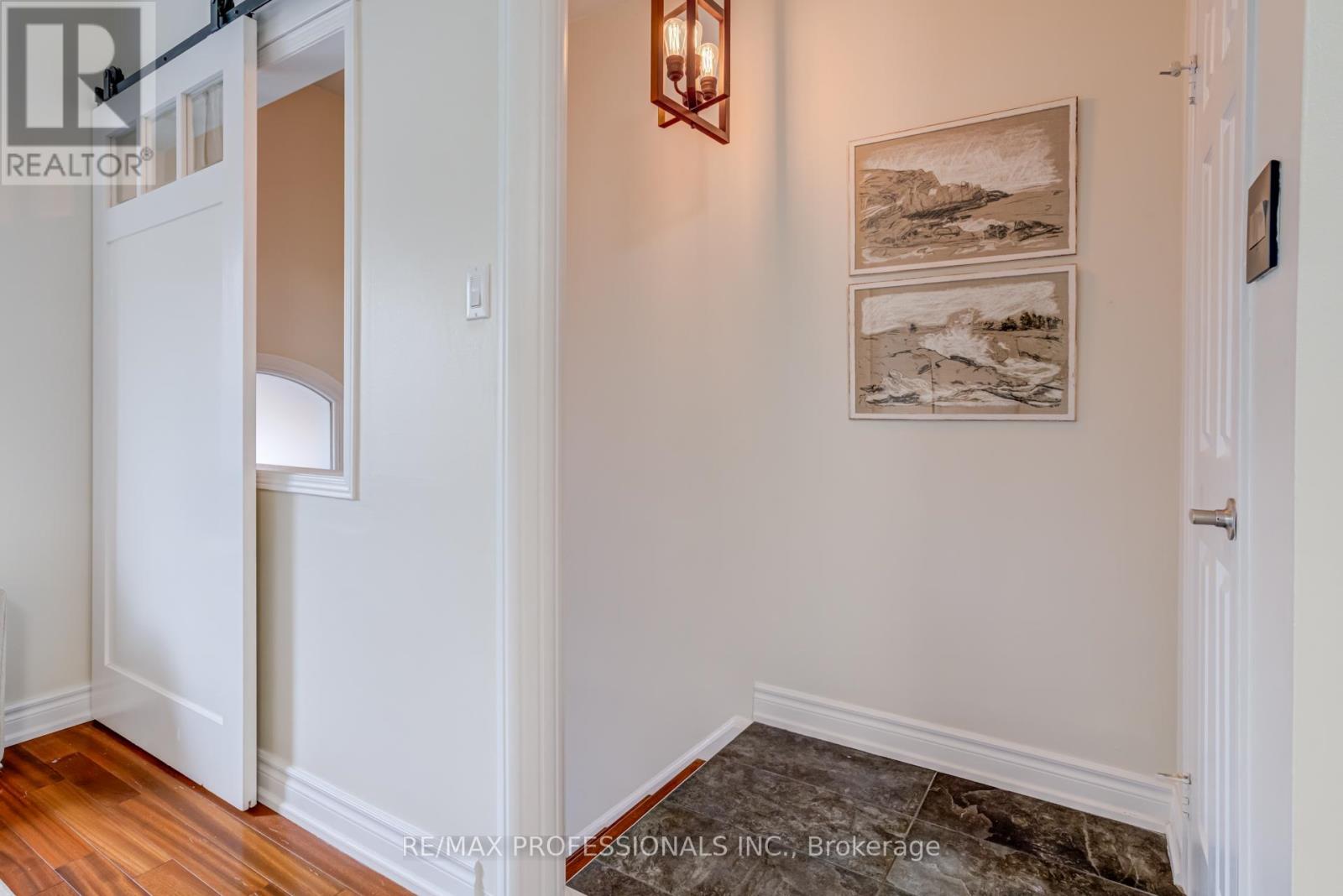 105 HARBOURVIEW CRESCENT